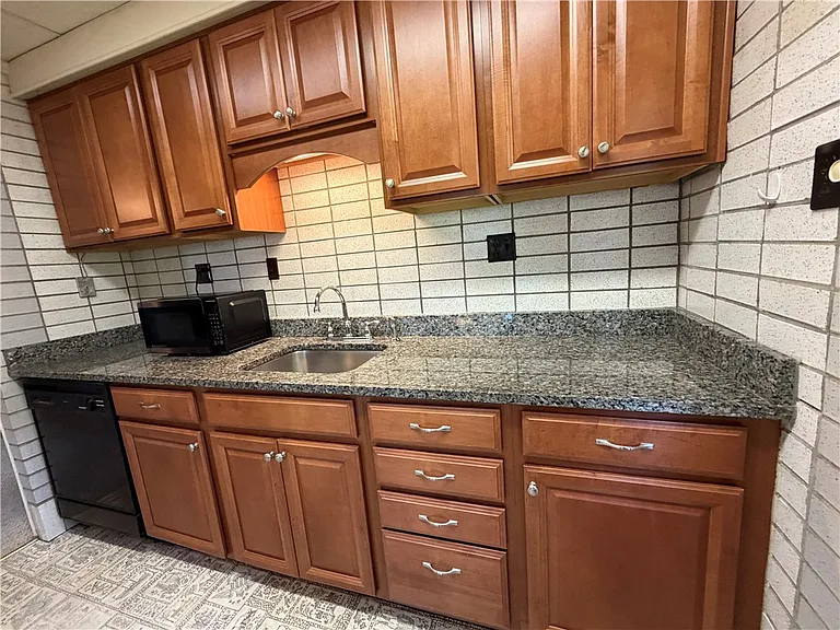 735 Athalia St #2 — Photo 4