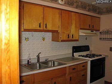 3rd image of 2164 E 40th St