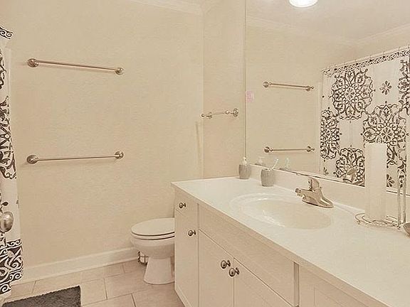 4th image of 1513 E Franklin St APT 123F