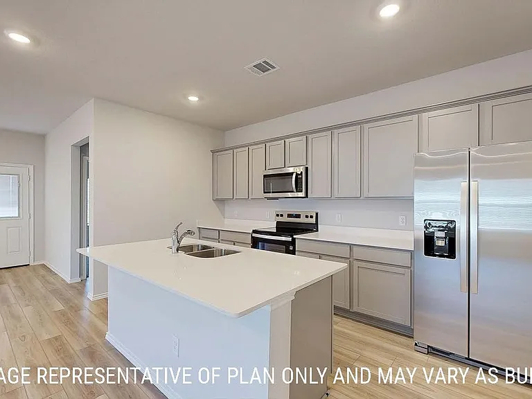 1240 Hickory Ln — Photo 3