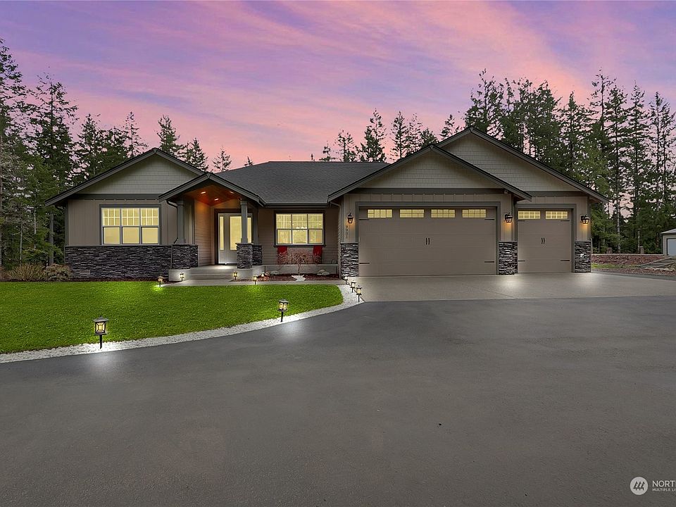 Rare find! Welcome home to this 4220 sq ft custom home on 5 acres of privacy!>
