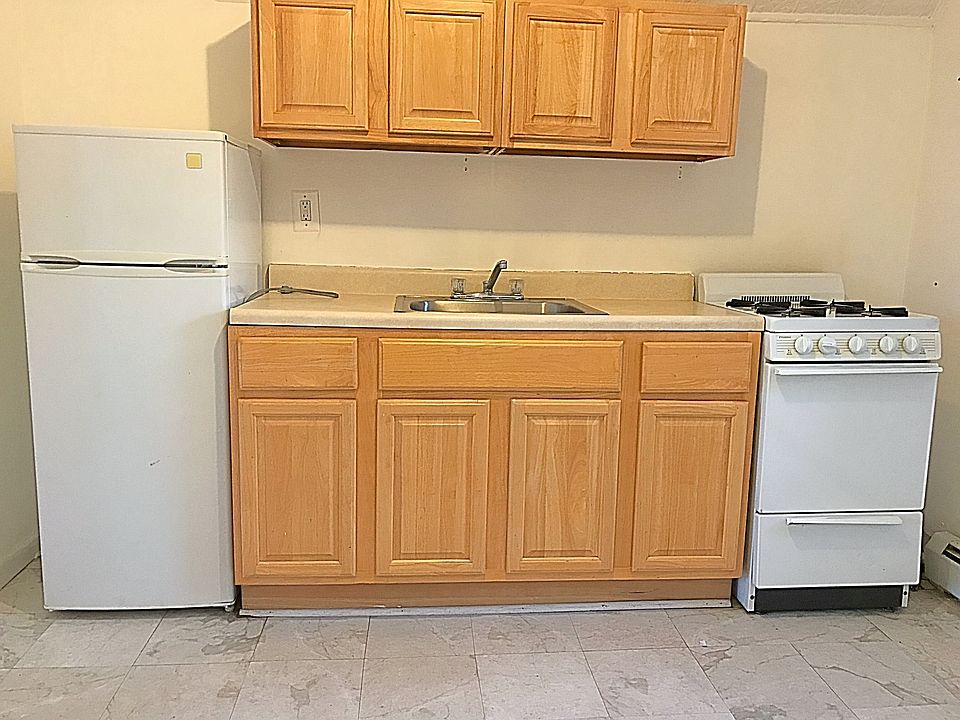2nd image of 815 7th St #2