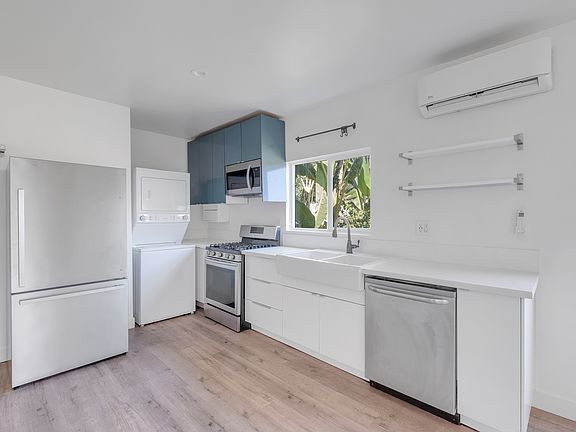 4th image of 633 1/2 Romulo St