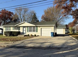 419 Ferris St, Dixon, IL 61021