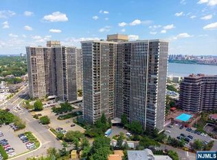 200 Winston Dr APT 401, Cliffside Park, NJ 07010