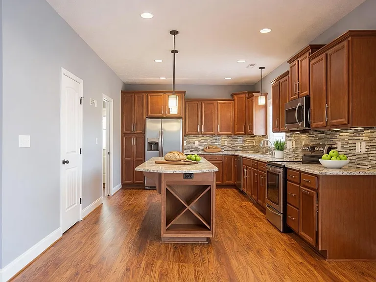505 Capstone Dr — Photo 2
