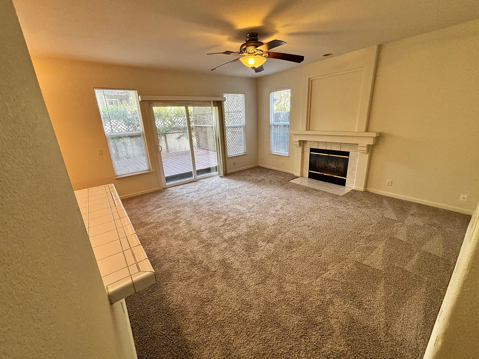 5 bed, 2307 sqft, $4,395 — Photo 4
