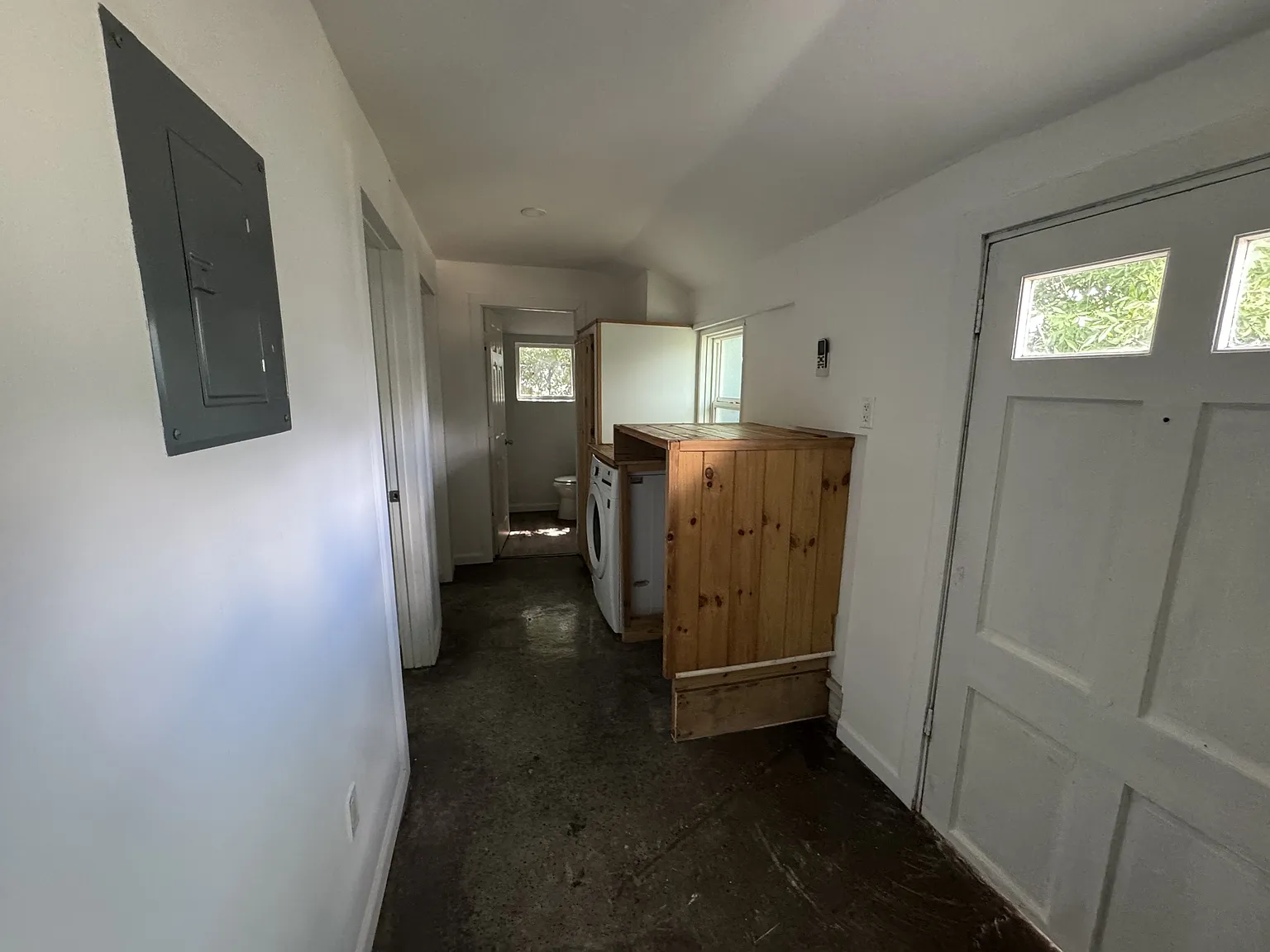 405 East North Street - B — Photo 3