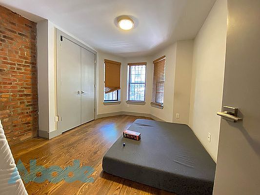4th image of 1258 Jefferson Ave #2