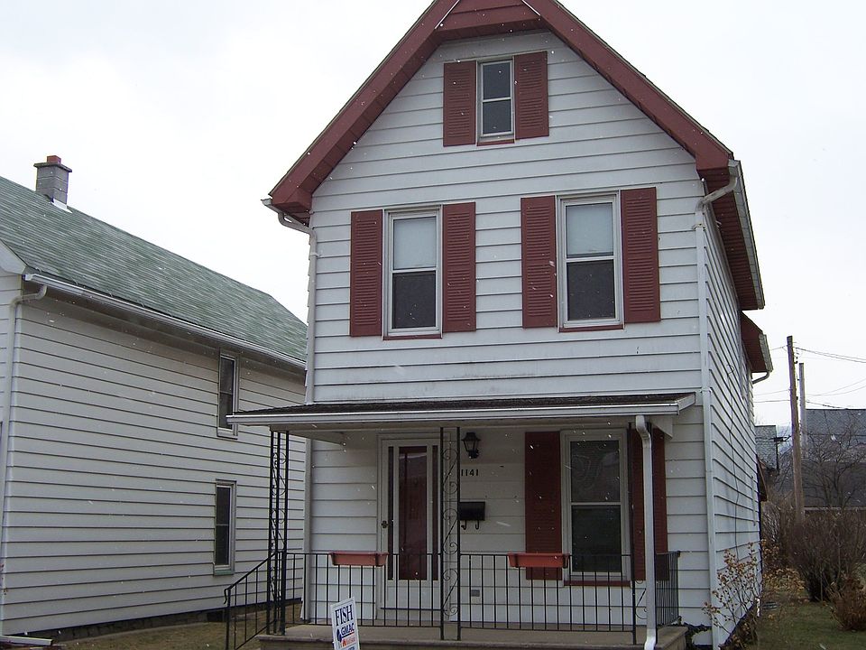 Front Traditional Two Story