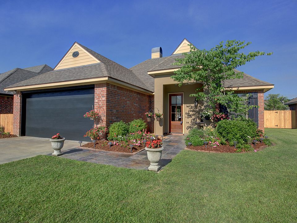 1st image of 220 Cedar Grove Dr