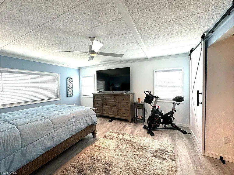 4700 Leilani Ln — Photo 22