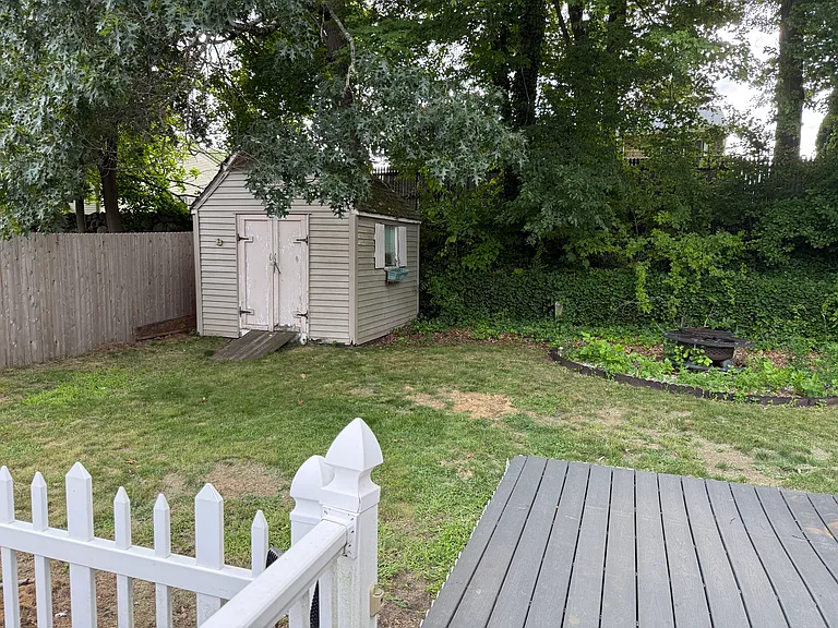 129 Lockwood St — Photo 3
