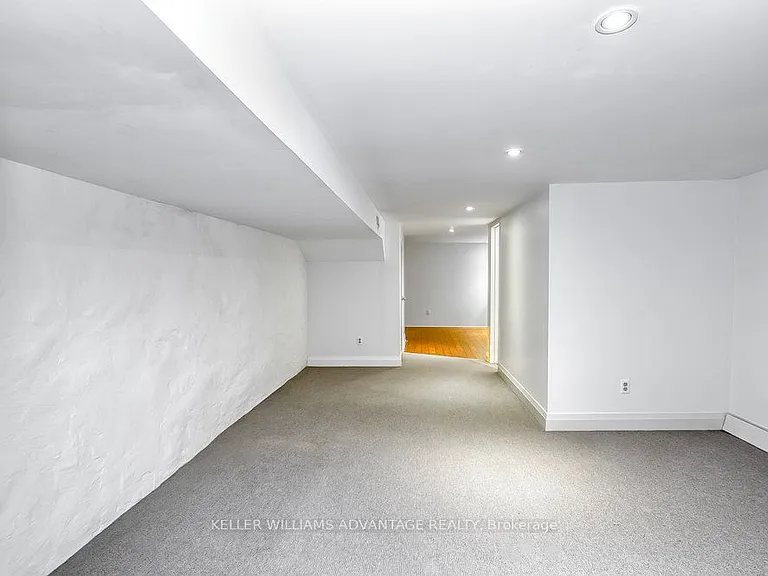325 Perth Ave #LOWER — Photo 17