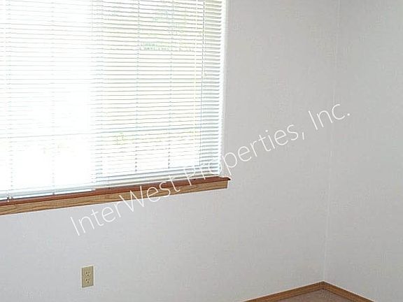 5th image of 3029 S Troutdale Rd