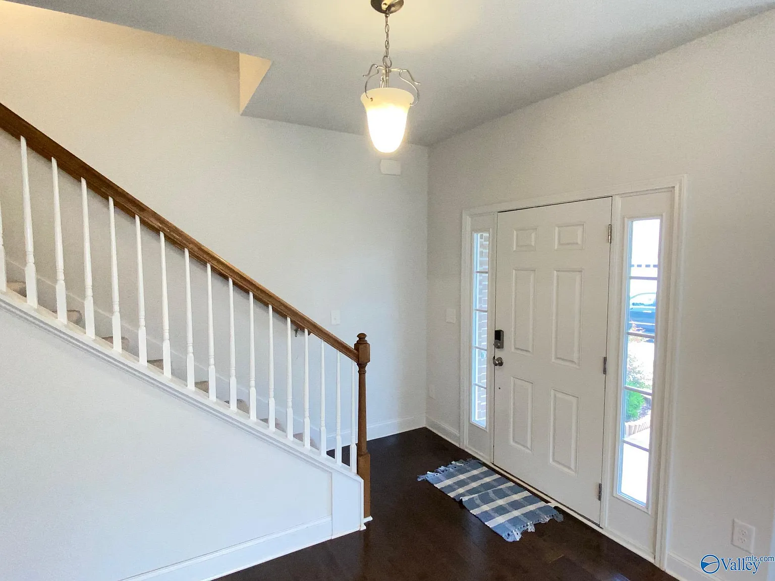4 bed, 3.0 bath, 2564 sqft, $2,295 — Photo 3