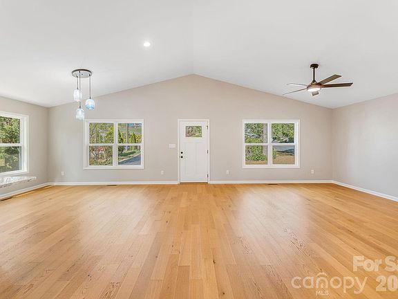 4th image of 1182 Crabtree Rd