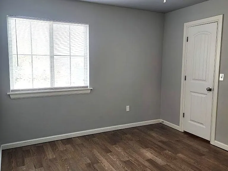 Campbell St Duplex — Photo 23
