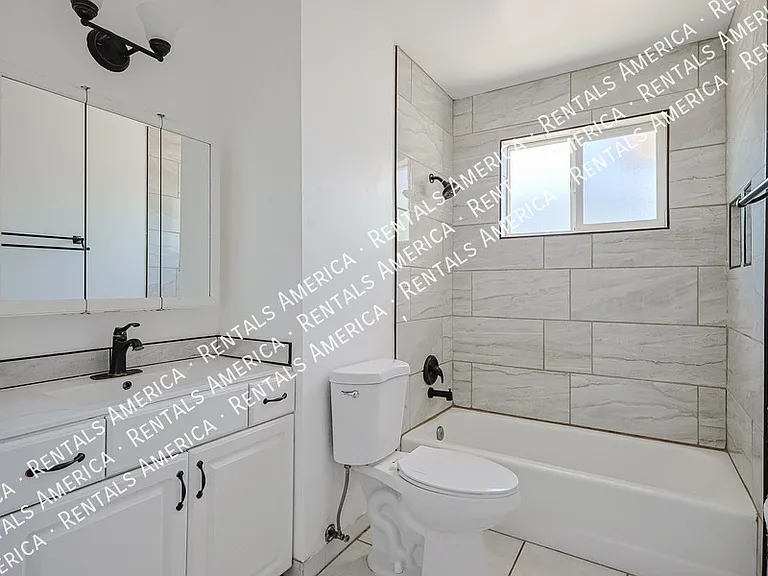 2114 W Myrtle Ave — Photo 16