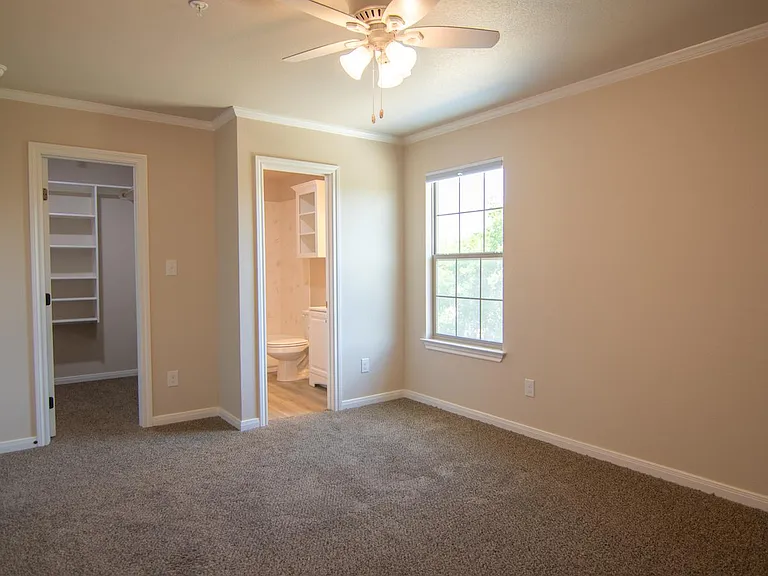 Creekside Apartments — Photo 6