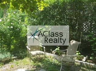 3226 33rd St #1F, Astoria, NY 11106