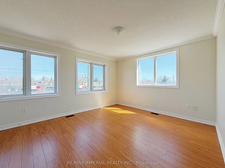 621A The Queensway — Photo 16