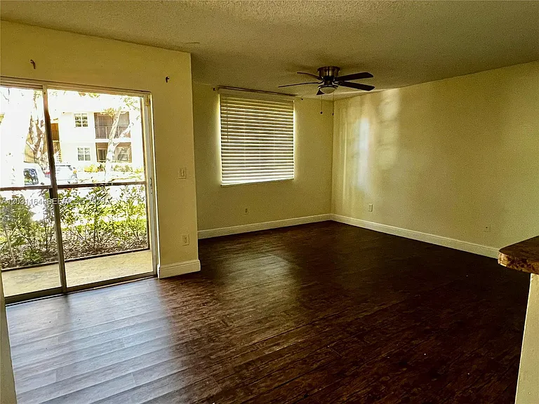 1239 SW 46th Ave #905 — Photo 6