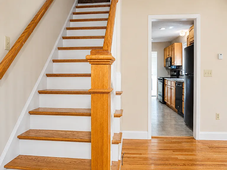 38 Warren Rd — Photo 6