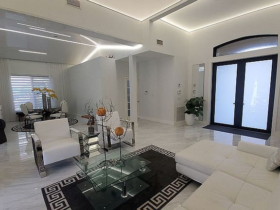 5th image of 500 Cypress Pointe Dr W