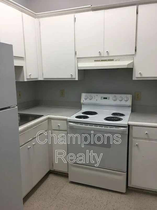 2 bed, 1.0 bath, $900 — Photo 1