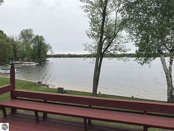 3rd image of 5560 Lake Shore Dr