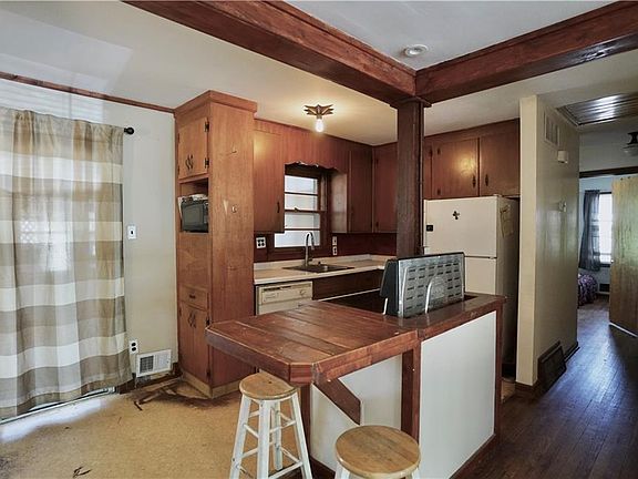 4th image of 4838 Locust Ave