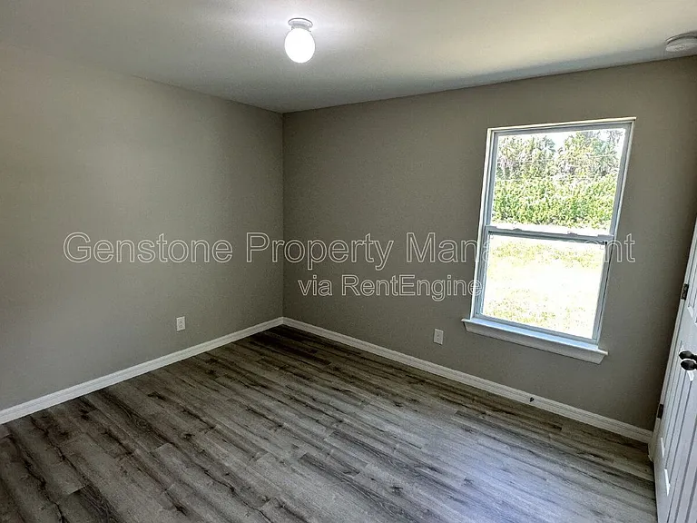 327 Lester Ave S — Photo 11