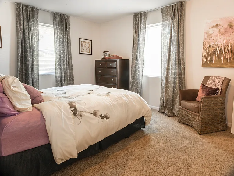 The Crest Apartments — Photo 7