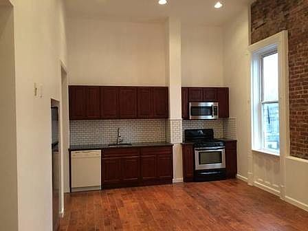 2nd image of 860 Putnam Ave