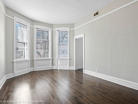 3rd image of 1333 N Rockwell St