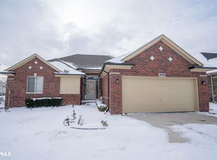 18958 Pembridge, Macomb, MI 48044