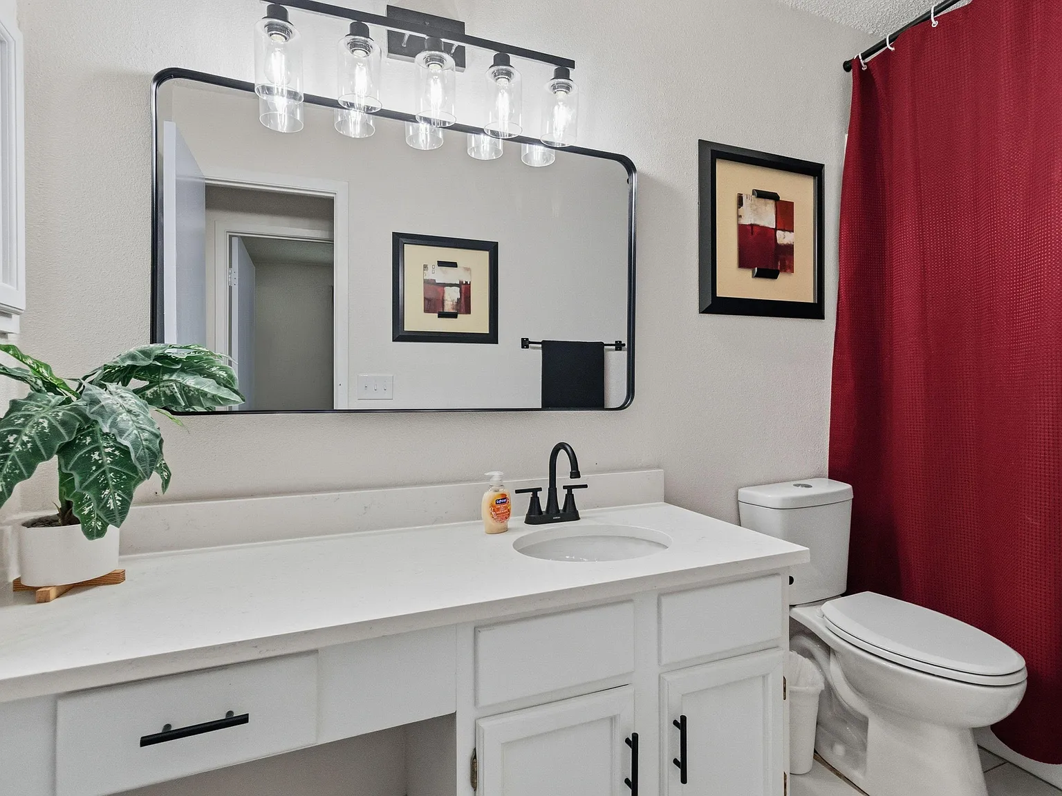 4 bed, 3.0 bath, 2244 sqft, $754 — Photo 2