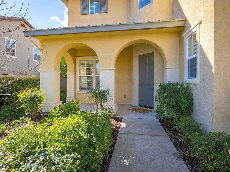 4930 Village Green Dr — Photo 6