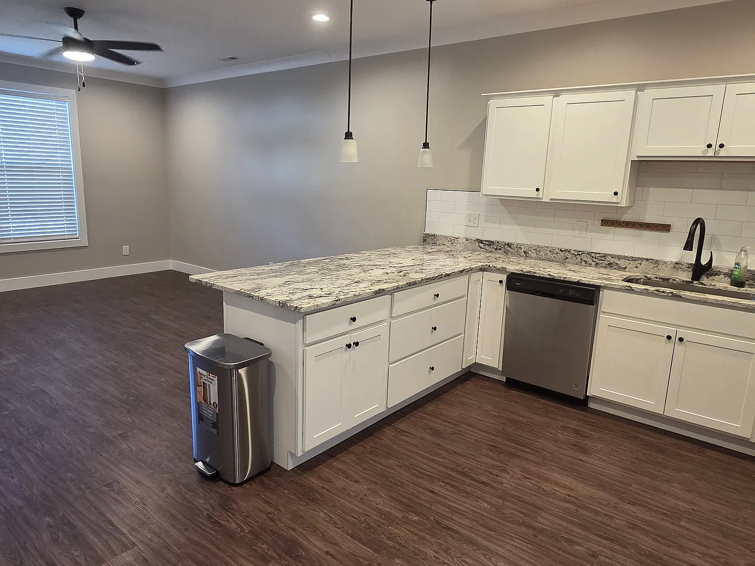 3 bed, 3.5 bath, 1700 sqft, $1,800 — Photo 3