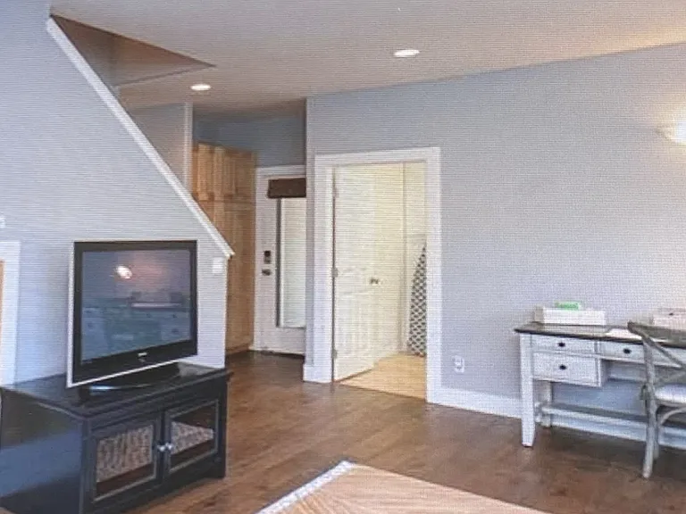 324 Selma St — Photo 8