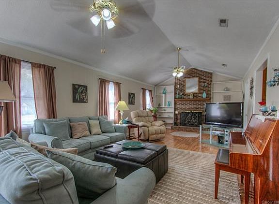 3rd image of 4622 Country Meadows Dr