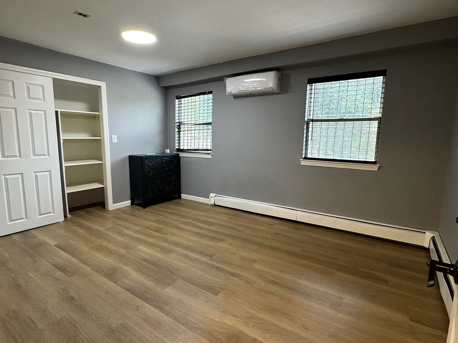 2 bed, 2200 sqft, $2,200 — Photo 4