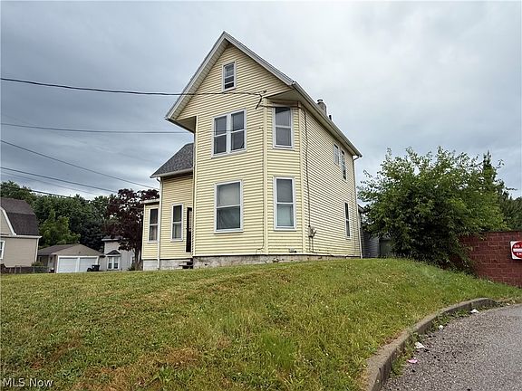 3rd image of 139 Harrison Ave SW