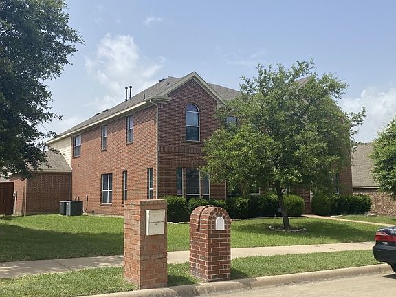 3rd image of 932 Trailwood Dr