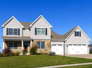 3146 Crow Lake Dr, Bettendorf, IA 52722