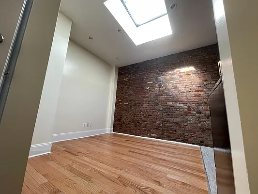 Rented by Signature Property Realty | media 2