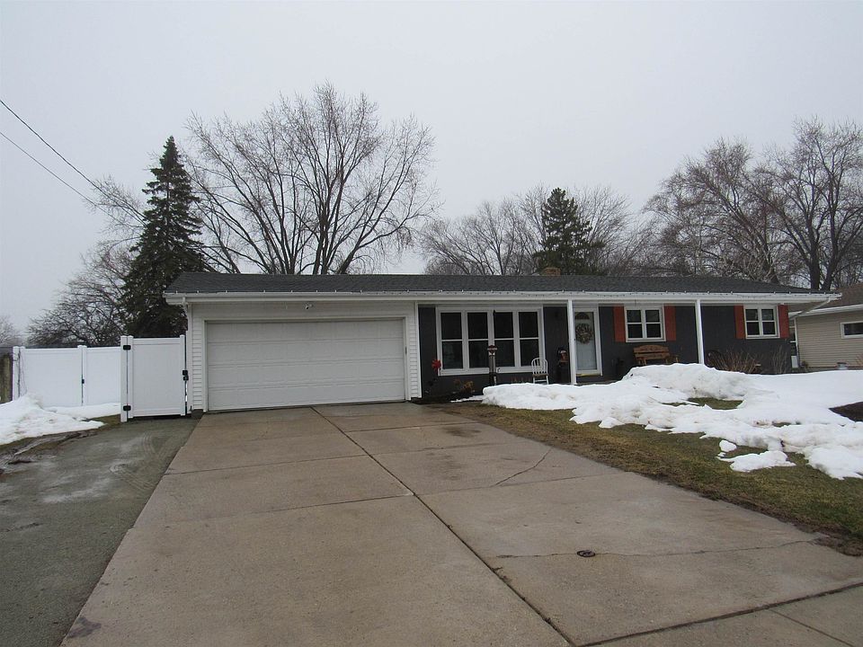 1553 Cormier Rd, Green Bay, WI 54313