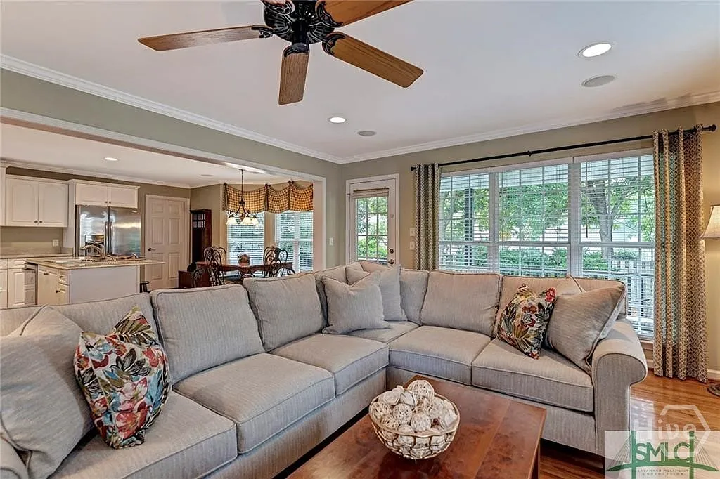 4 bed, 2.5 bath, 2790 sqft, $3,800 — Photo 4