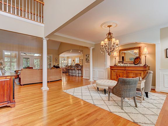 4th image of 9161 Hailes Abbey Ln